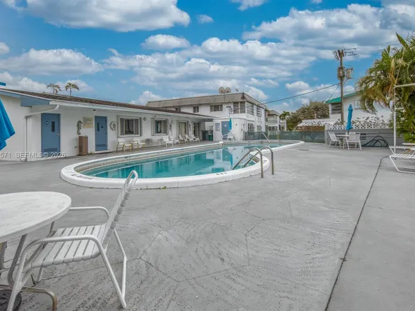 2440 W Lake Osborne Dr #210, Lake Worth, FL 33461