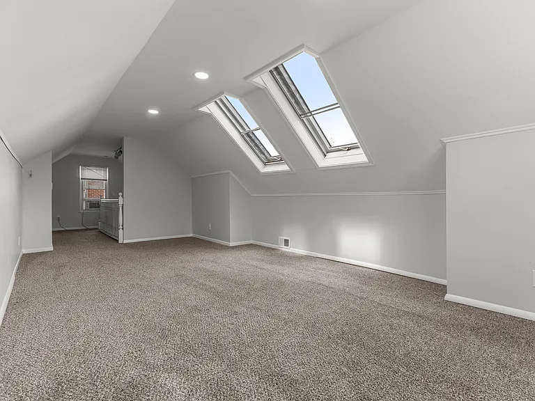 21311 Outer Dr — Photo 21
