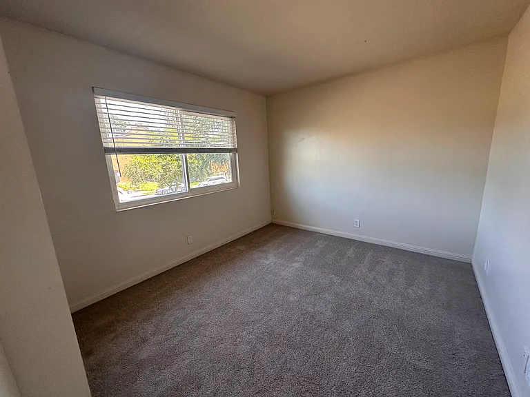 1047 Mohr Ln #B — Photo 18