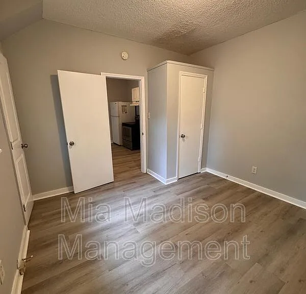 1423 Richards St — Photo 8