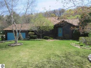 9848 E Valley Hills Dr, Traverse City, MI 49684