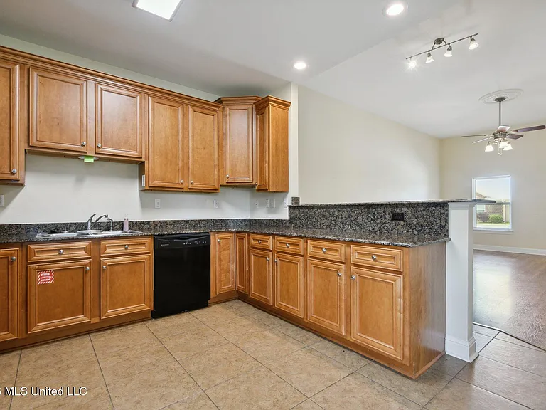 6147 Firestone St #D-1 — Photo 16
