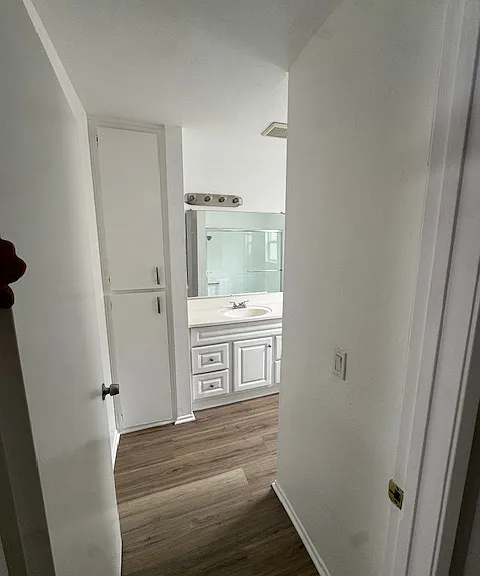 Erwin St — Photo 11