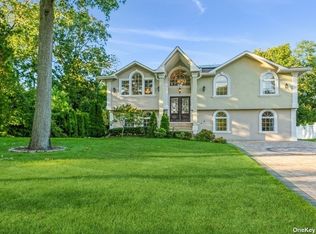 63 Woodchuck Hollow Rd, Cold Spring Harbor, NY 11724