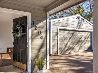 3204 Chapel Ct, Bryan, TX 77803