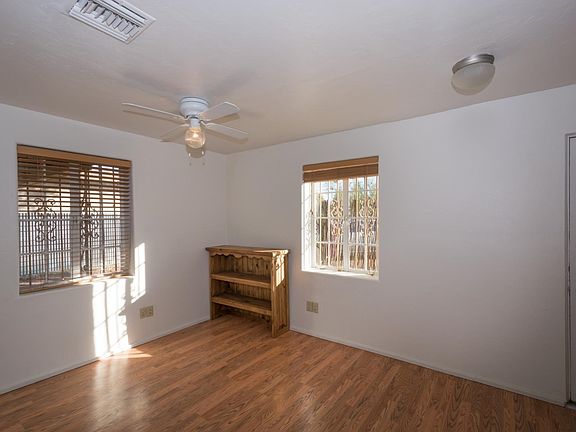 4th image of 2959 N Palo Verde Ave