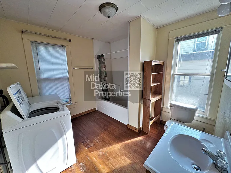 1200 E 3rd Ave — Photo 20