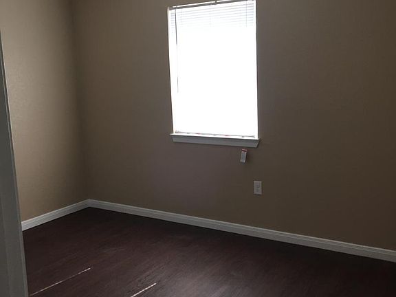 2nd image of 1113 Magnolia Ave