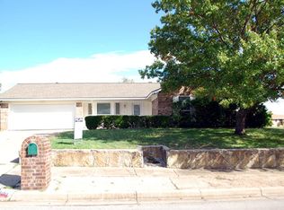 100 Hillbrook Ct, Benbrook, TX 76126