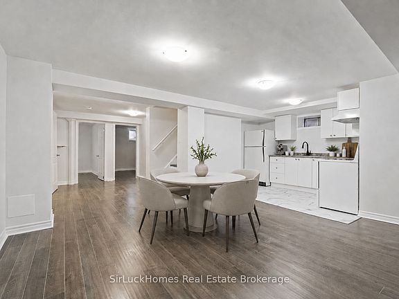 4th image of 90 Mountainview Rd S