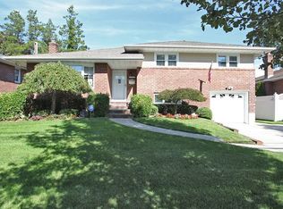 318 Dorchester Rd, Garden City, NY 11530