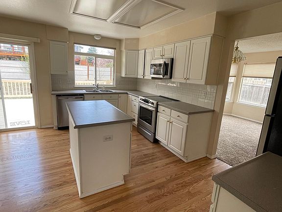 2nd image of 8905 Thorncreek Dr