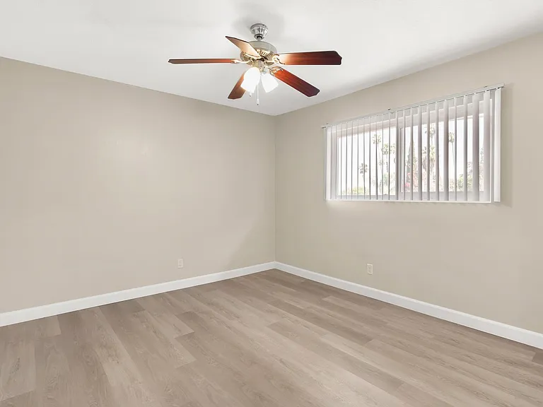 Linden Court Apartments — Photo 95