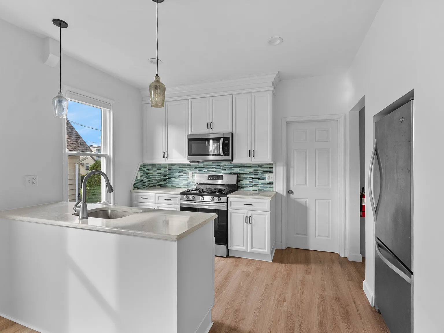 3 bed, $3,300 — Photo 2