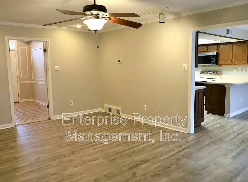 3 bed, 2.5 bath, 1756 sqft, $1,795 — Photo 3