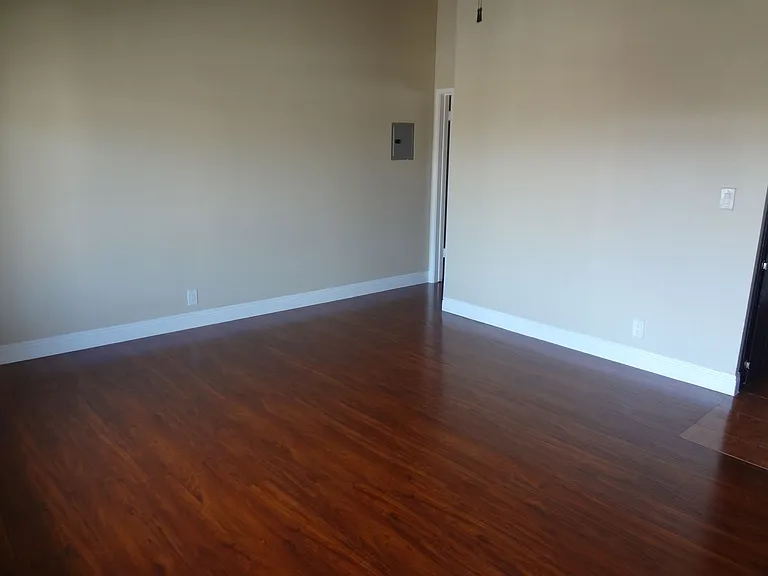 6346 Middleton Ave — Photo 3