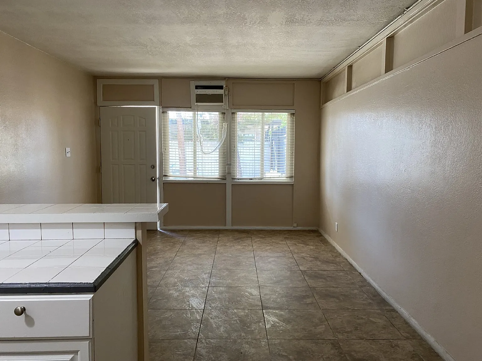 Studio, 1.0 bath, 500 sqft, $725 — Photo 2
