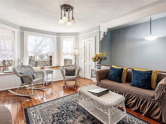 3rd image of 174 Spring St