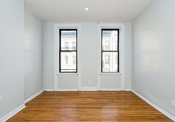 3rd image of 309 Jefferson St APT 2R