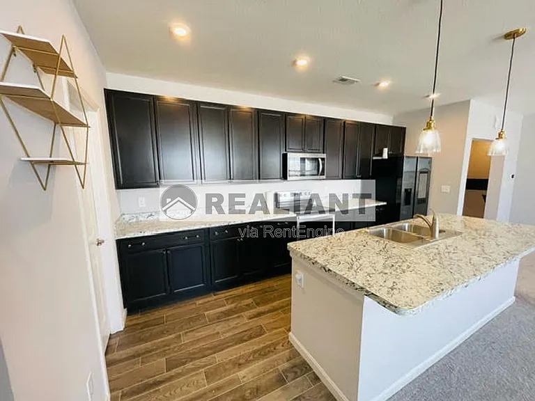 1373 Rubyhill Ln — Photo 11