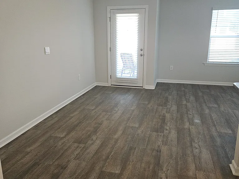 4215 High Glen Dr — Photo 2