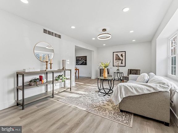 5th image of 2127 Dorothy Ave