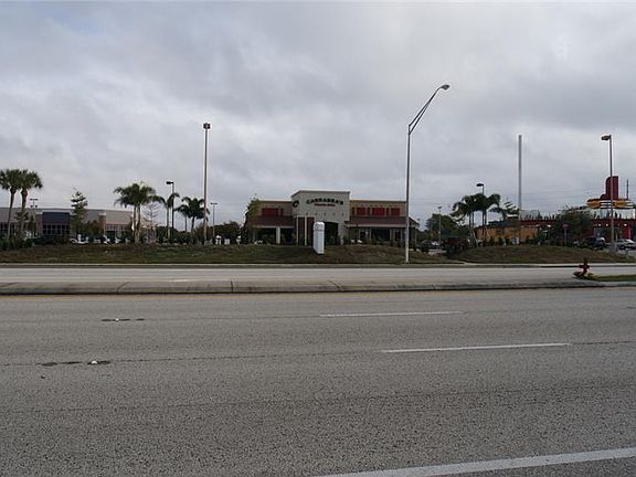 4th image of 1746 Tamiami Trl S
