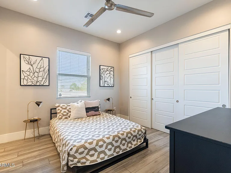 2252 E South Mountain Ave — Photo 36