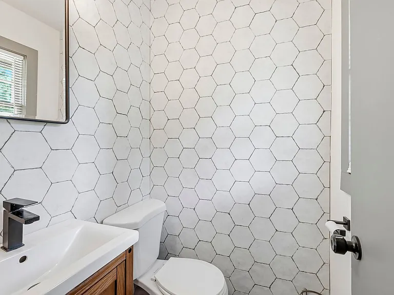 250 Morningview Dr — Photo 23