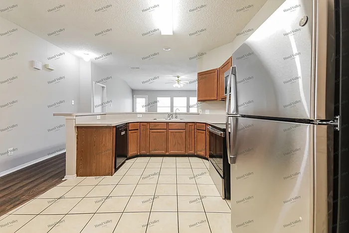 3 bed, 2.0 bath, 2000 sqft, $2,045 — Photo 4
