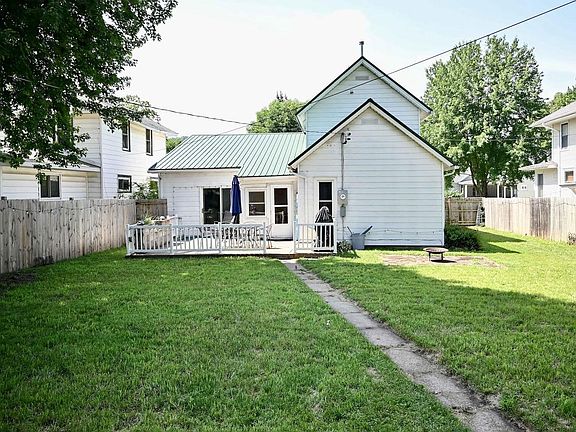 3rd image of 214 10th STREET E E