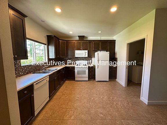4th image of 259 W 19th St