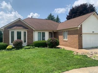 90 Granada Dr, White Lake, MI 48386