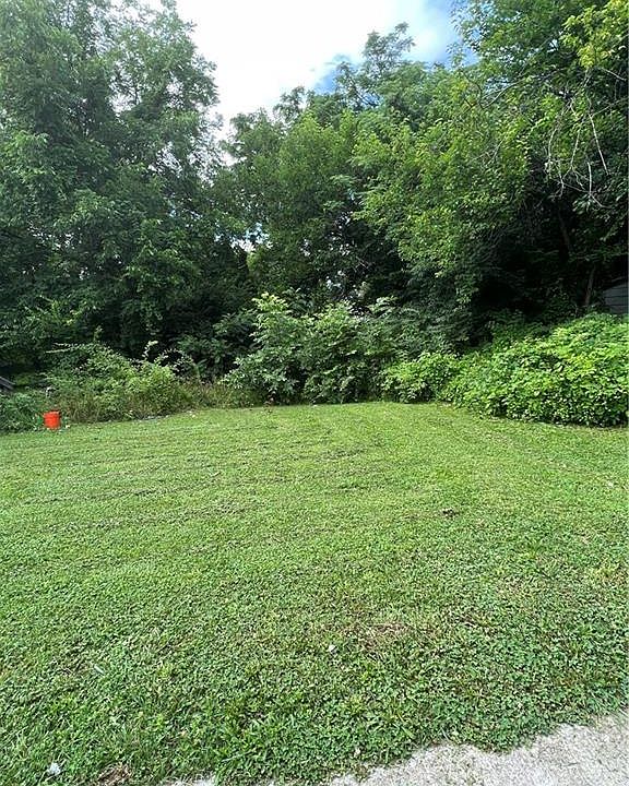 2nd image of 202 Burton St