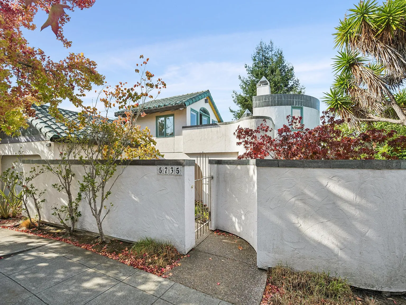 3 bed, 3.5 bath, 2437 sqft, $7,750 — Photo 3