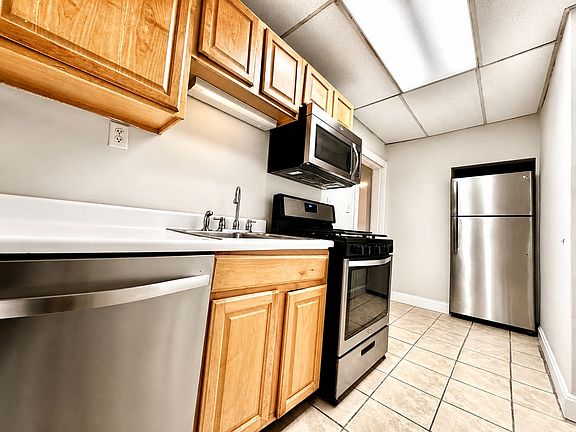 5th image of 133 W Blake Ave #1