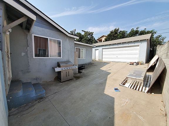 2nd image of 12203 Menlo Ave