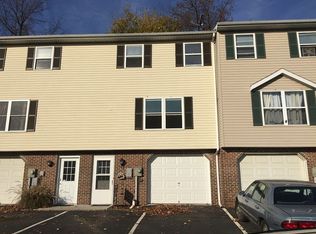 17 Pine Dr, Manchester, PA 17345