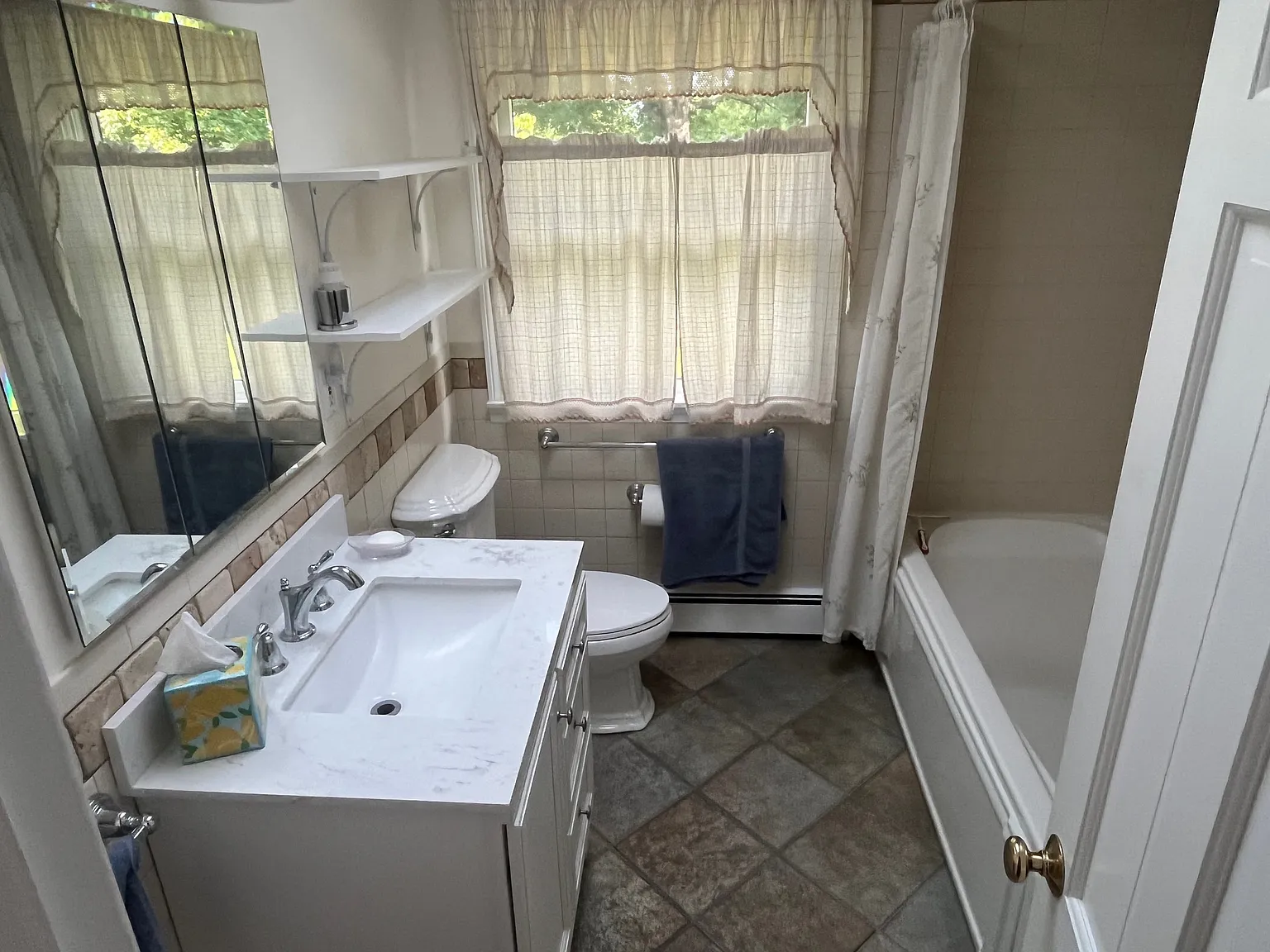 2 bed, 1065 sqft, $2,400 — Photo 3