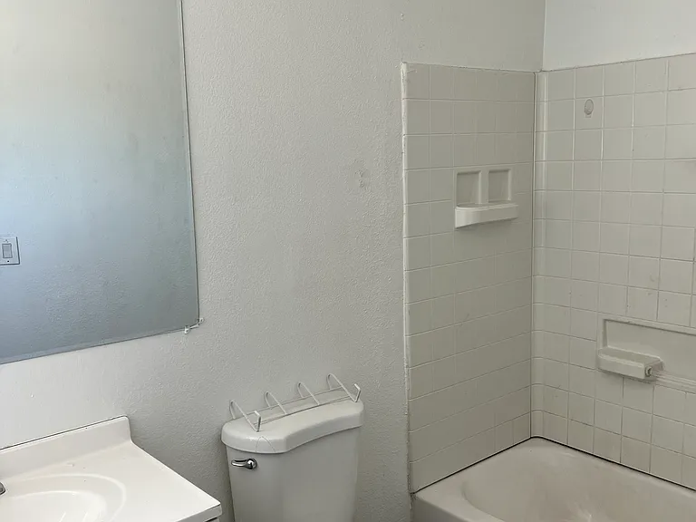 822 N 40th Ave #1E — Photo 4