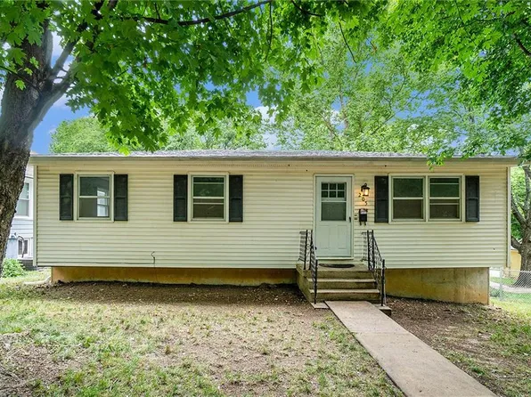 205 E Kaskaskia St, Paola, KS 66071