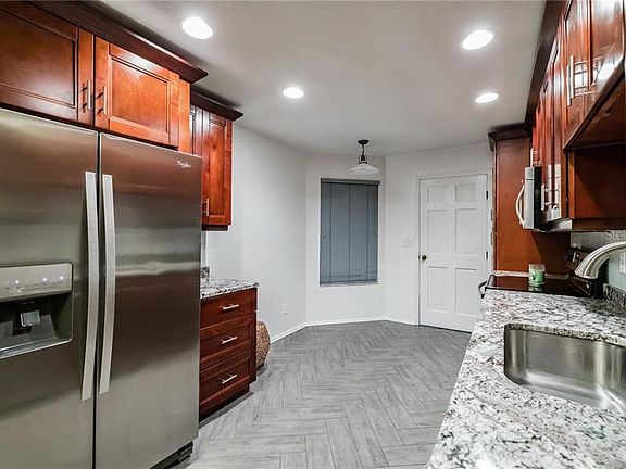 4th image of 1502 Mahogany Ln #601