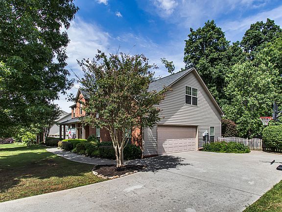 3rd image of 442 Rockwell Farm Ln