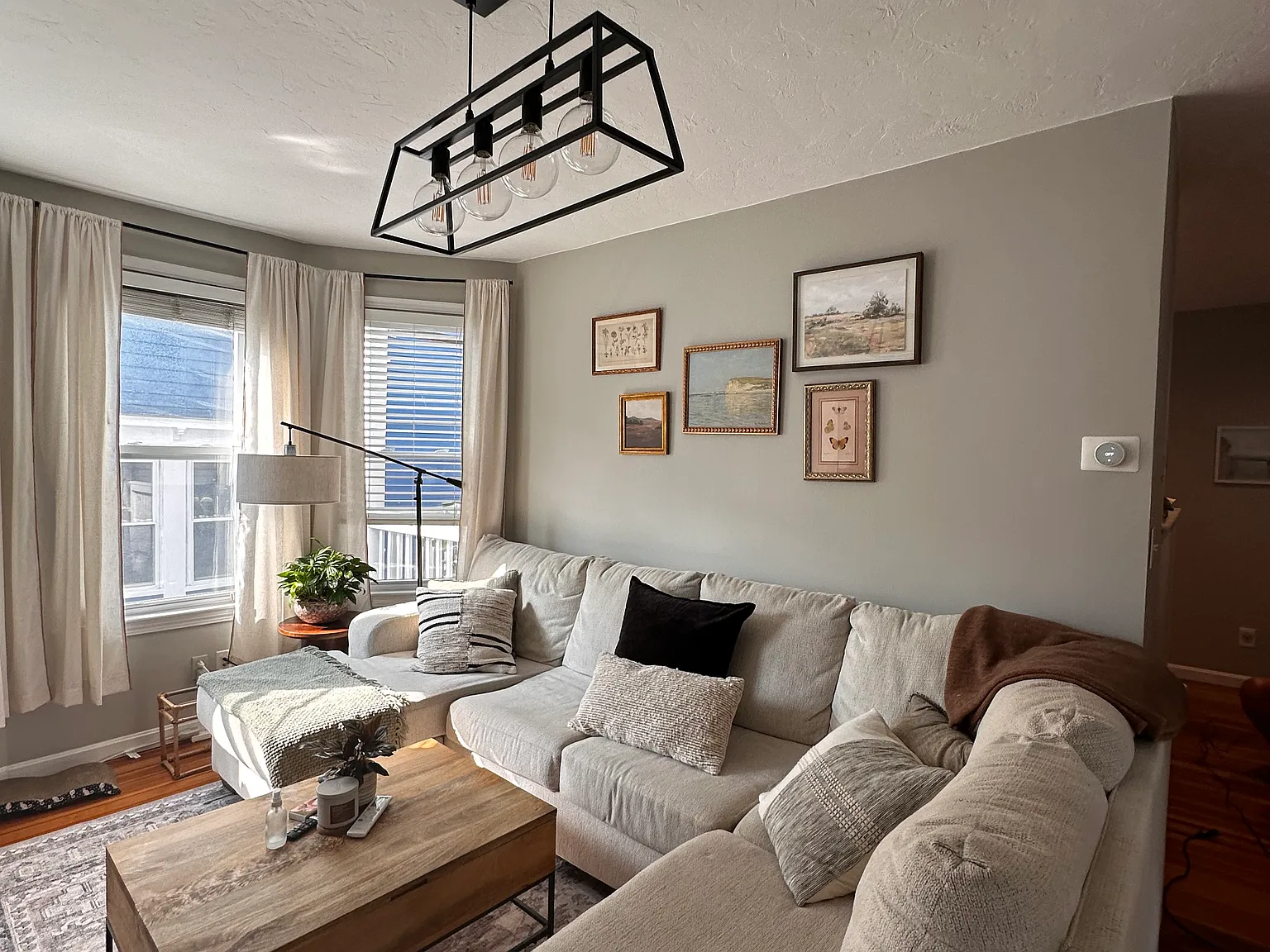 3 bed, 880 sqft, $3,250 — Photo 1
