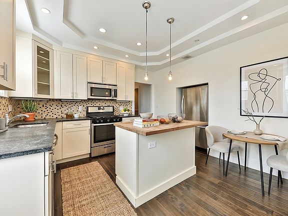 5th image of 9 Bellflower St #C