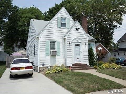 2nd image of 11 W Maple St