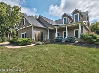 5 Hawk Ln, Mountain Top, PA 18707