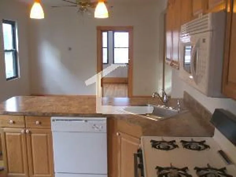 18 Aldie St #2B — Photo 2