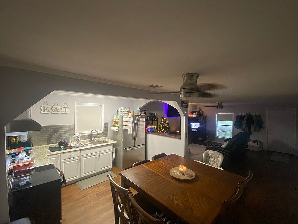 2nd image of 104 Brown St