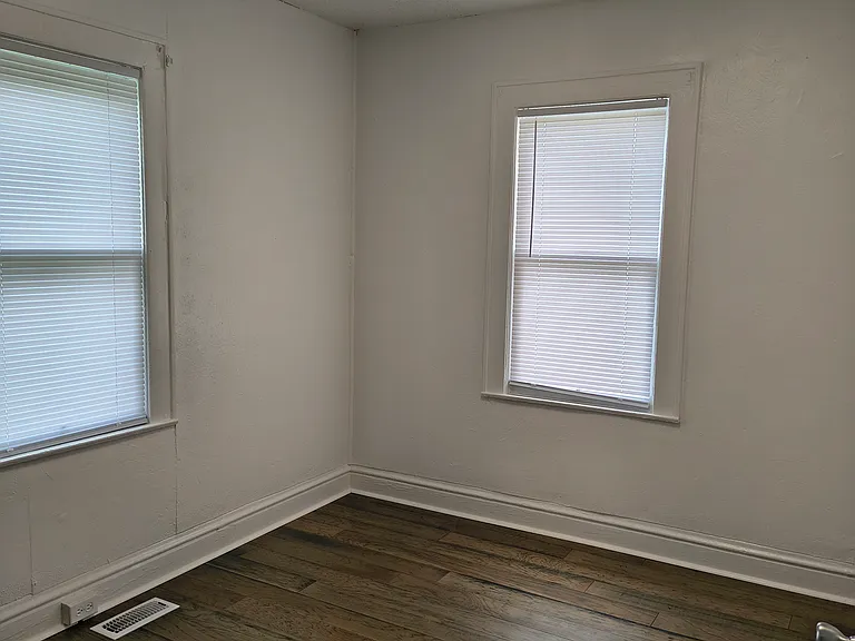 1637 Jackson Ave — Photo 15